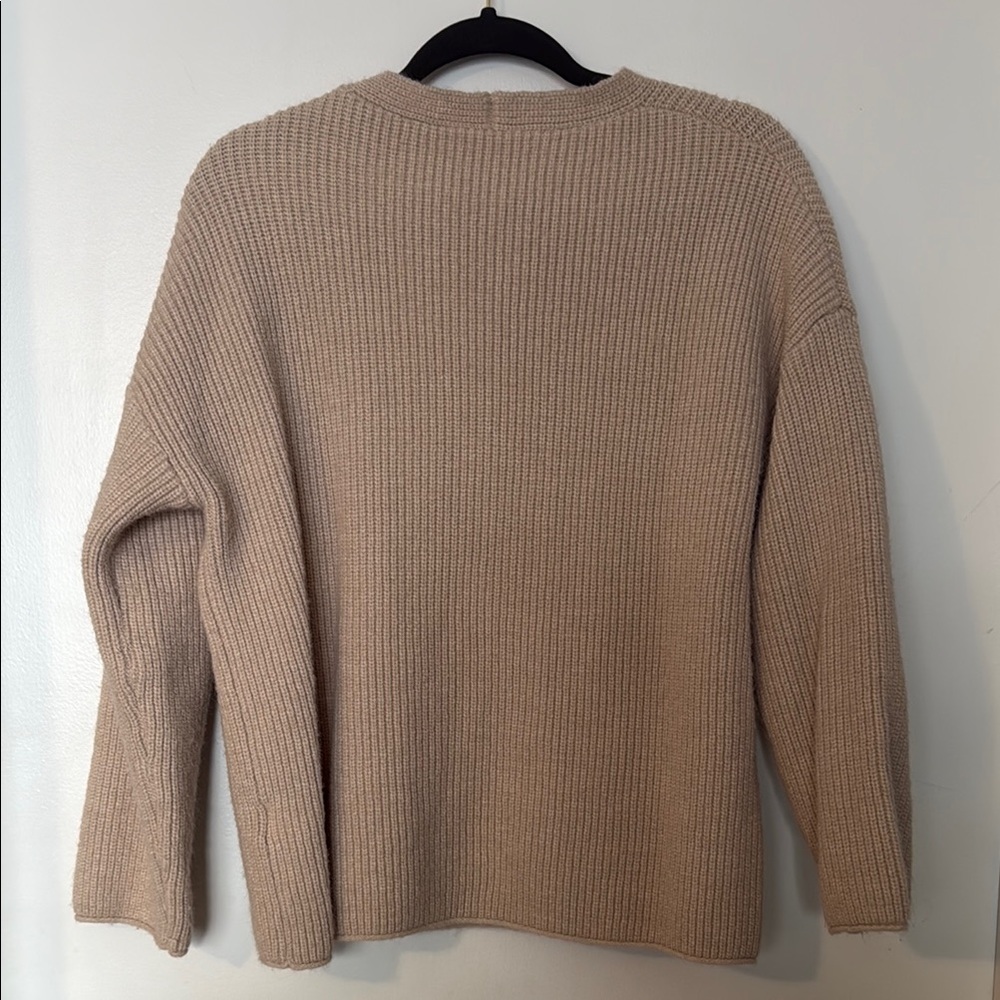 Oversized V-Neck Ribbed Knit Sweater - Picture 4 of 4